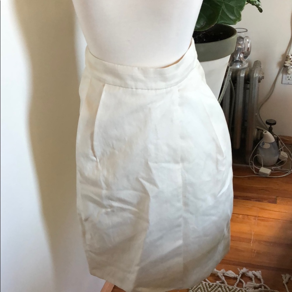 Stunning white midi skirt with pockets and lining